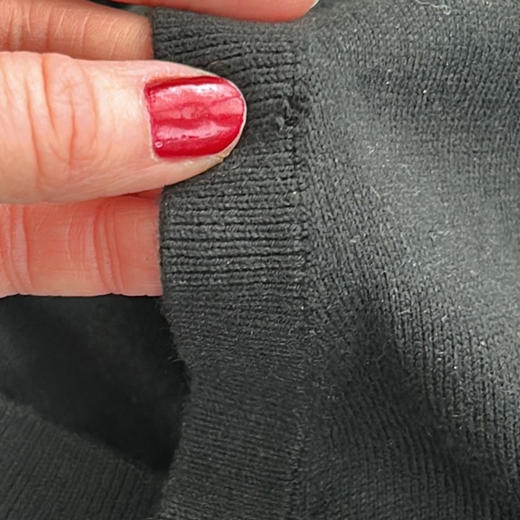 BANANA REPUBLIC Men’s Black Cashmere Wool Lightweight Pullover V-Neck Sweater - Picture 8 of 9